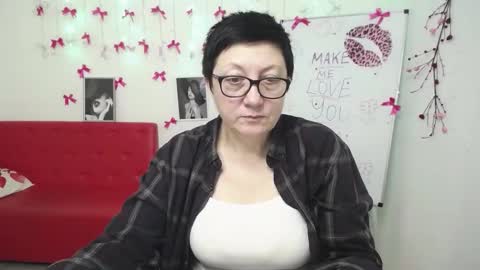 Snapshot of emilyl0vee chatting on 24, 2, 2026 Emily online show from 24, 2, 2026