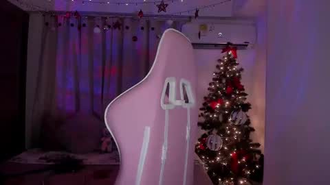 Snapshot of emilyrosss_ chatting on 8, 1, 2025 EMILY online show from 8, 1, 2025