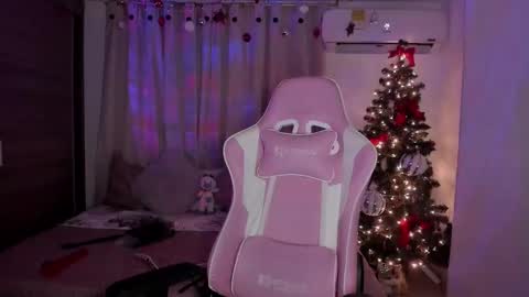 Snapshot of emilyrosss_ chatting on 8, 1, 2025 EMILY online show from 8, 1, 2025