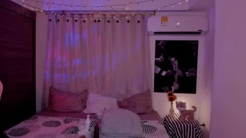 Snapshot of emilyrosss_ chatting on 24, 1, 2025 EMILY online show from 24, 1, 2025