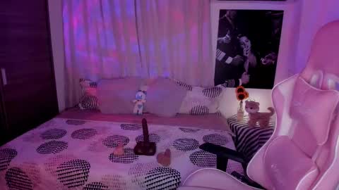 Snapshot of emilyrosss_ chatting on 29, 1, 2025 EMILY online show from 29, 1, 2025