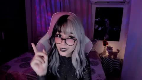 Snapshot of emilyrosss_ chatting on 29, 1, 2025 EMILY online show from 29, 1, 2025