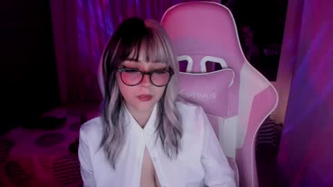 Snapshot of emilyrosss_ chatting on 31, 1, 2025 EMILY online show from 31, 1, 2025