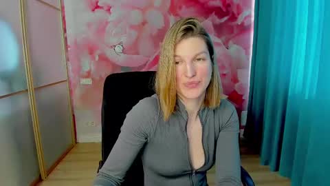 EmilyWalkers online show from 21, 2, 2025