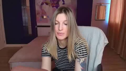 EmilyWalkers online show from 19, 3, 2026