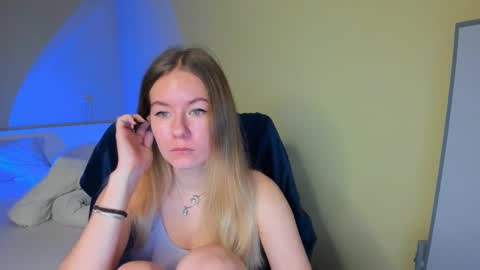 Snapshot of emilyy____ chatting on 9, 2, 2025 Emily online show from 9, 2, 2025