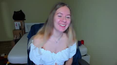 Snapshot of emilyy____ chatting on 12, 2, 2025 Emily online show from 12, 2, 2025