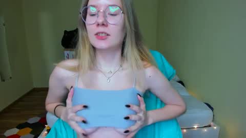 Snapshot of emilyy____ chatting on 18, 2, 2025 Emily online show from 18, 2, 2025