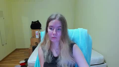 Snapshot of emilyy____ chatting on 10, 3, 2025 Emily online show from 10, 3, 2025