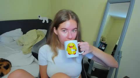 Snapshot of emilyy____ chatting on 27, 9, 2025 Emily online show from 27, 9, 2025