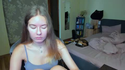 Snapshot of emilyy____ chatting on 8, 10, 2025 Emily online show from 8, 10, 2025