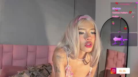 Snapshot of emilyy_queen chatting on 13, 9, 2025 Emily online show from 13, 9, 2025