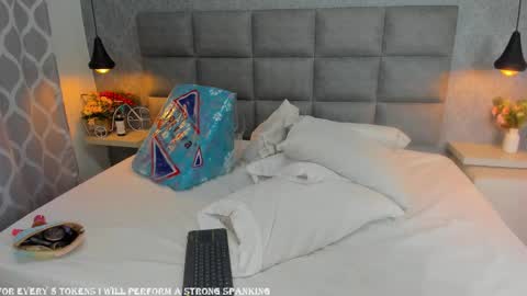 Snapshot of emilyy_r chatting on 6, 2, 2026 emilyy_r online show from 6, 2, 2026