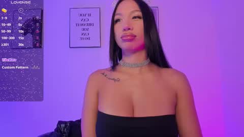 Snapshot of emilyymiller chatting on 17, 11, 2025 Emily online show from 17, 11, 2025