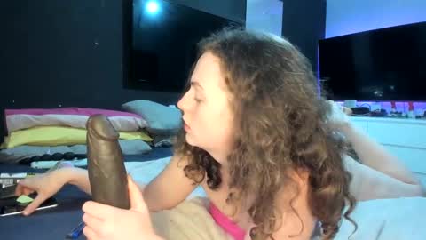 Snapshot of emliyjamesmjb chatting on 15, 12, 2024 emliyjamesmjb online show from 15, 12, 2024