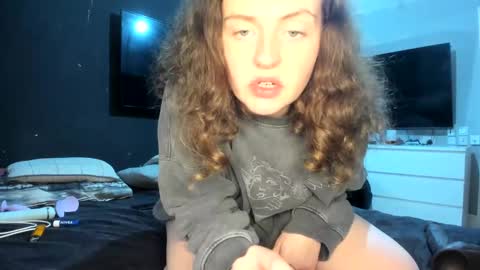 Snapshot of emliyjamesmjb chatting on 28, 12, 2024 emliyjamesmjb online show from 28, 12, 2024