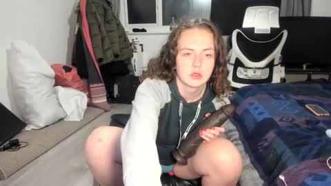 Snapshot of emliyjamesmjb chatting on 11, 1, 2025 emliyjamesmjb online show from 11, 1, 2025