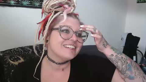 Snapshot of emma4269 chatting on 8, 1, 2025 emma lotacurves online show from 8, 1, 2025