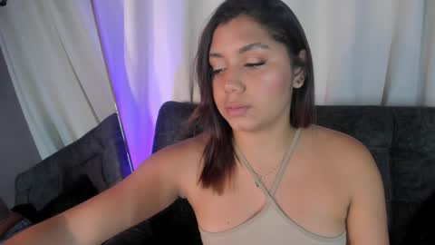 Snapshot of emma__hills_ chatting on 8, 9, 2025 emma__hills_ online show from 8, 9, 2025