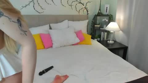 Snapshot of emma__peach chatting on 26, 4, 2026 emma__peach online show from 26, 4, 2026