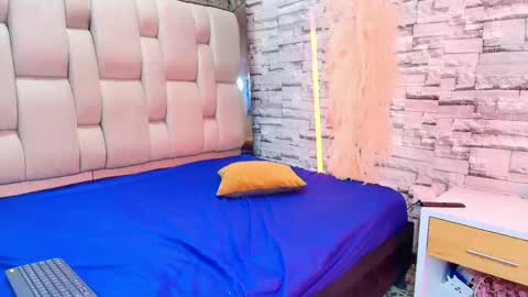 emma_angel_04 online show from 17, 4, 2026