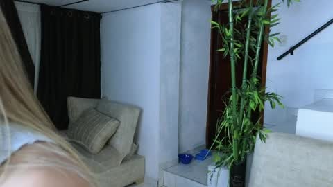 Emma Blue  modelo independiente online show from 6, 4, 2026