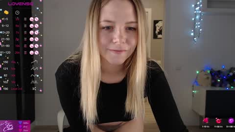 Snapshot of emma_bryan chatting on 11, 12, 2024 Emma online show from 11, 12, 2024
