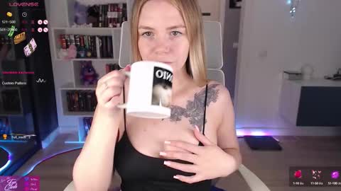 Snapshot of emma_bryan chatting on 18, 9, 2025 Emma online show from 18, 9, 2025