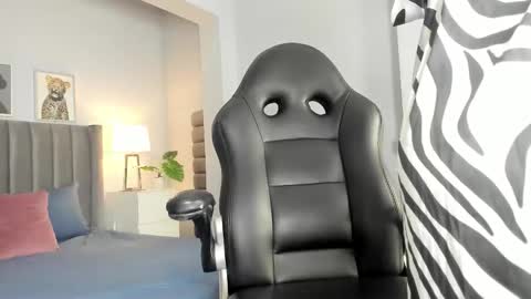 Snapshot of emma_crawford_ chatting on 18, 1, 2026 Emma online show from 18, 1, 2026