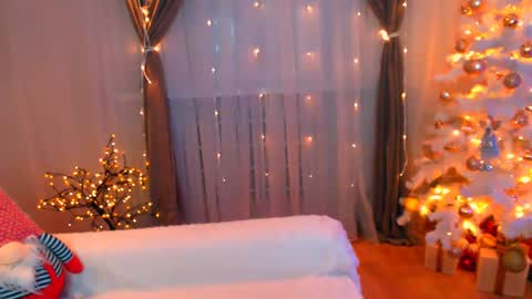 Snapshot of emma_dorn chatting on 15, 12, 2024 Eva online show from 15, 12, 2024