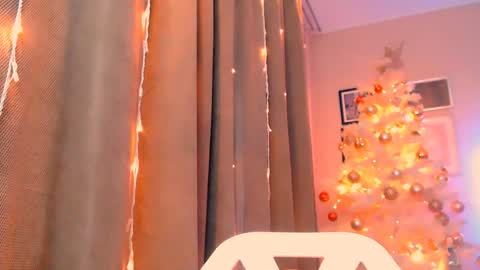 Snapshot of emma_dorn chatting on 19, 12, 2024 Eva online show from 19, 12, 2024