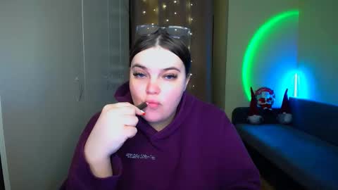 Snapshot of emma_dorn chatting on 17, 12, 2025 Eva online show from 17, 12, 2025