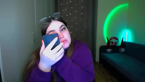 Snapshot of emma_dorn chatting on 18, 12, 2025 Eva online show from 18, 12, 2025