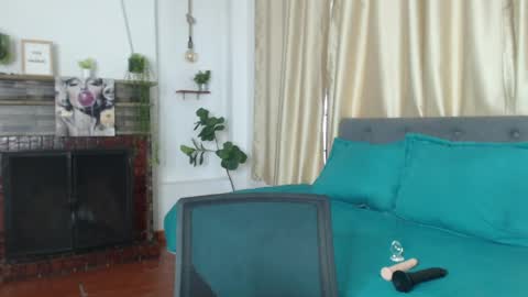 Snapshot of emma_hassani chatting on 19, 5, 2026 Tell me Emma online show from 19, 5, 2026