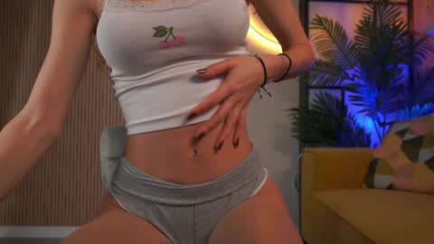 Snapshot of emma_land chatting on 31, 10, 2025    online show from 31, 10, 2025