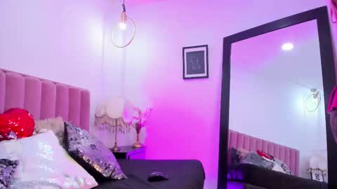 Snapshot of emma_moore8 chatting on 28, 11, 2025 Emma online show from 28, 11, 2025