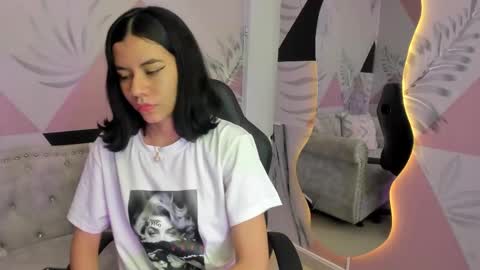 Snapshot of emma_petite4u chatting on 7, 3, 2025 Emma online show from 7, 3, 2025