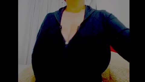 emma_saenzz online show from 22, 11, 2025