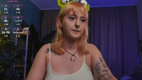 Snapshot of emma_thomps chatting on 31, 5, 2026 Rose online show from 31, 5, 2026
