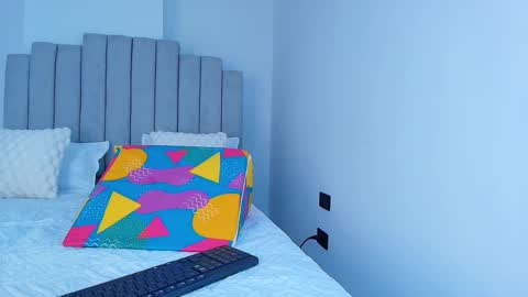 Snapshot of emma_trix chatting on 6, 11, 2025 Emma online show from 6, 11, 2025