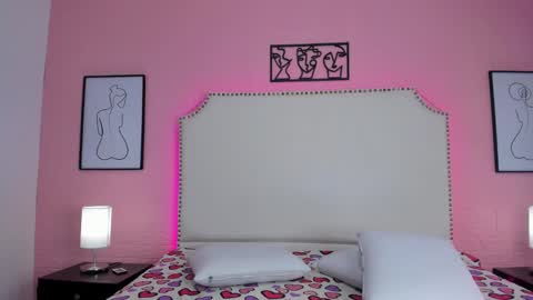 Snapshot of emma_whitee_ chatting on 13, 10, 2025 emma_whitee_ online show from 13, 10, 2025