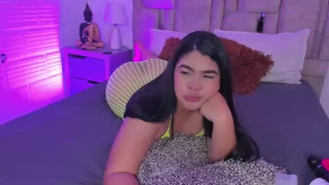 Snapshot of emmabecket2 chatting on 13, 11, 2025 emma becket online show from 13, 11, 2025