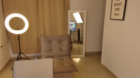 Snapshot of emmabeecker_ chatting on 2, 12, 2024 Emma online show from 2, 12, 2024