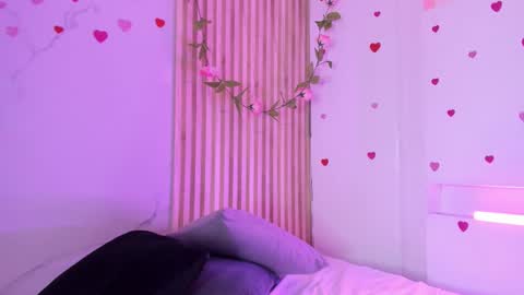 emmaclark_1 online show from 12, 9, 2025