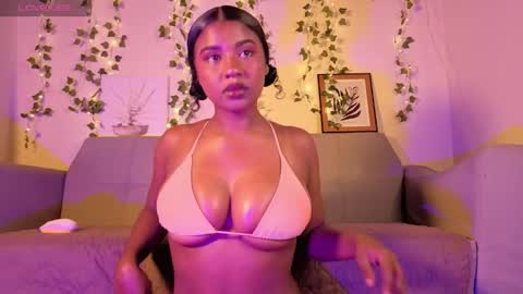 Snapshot of emmaconneer chatting on 1, 11, 2025 Emma online show from 1, 11, 2025