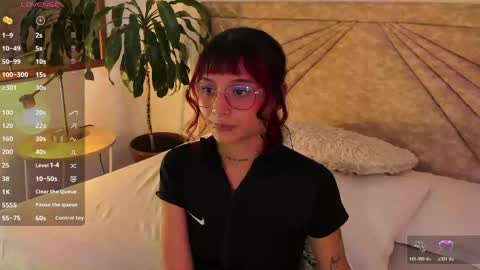 Snapshot of emmaduff_ chatting on 22, 4, 2026 online show from 22, 4, 2026
