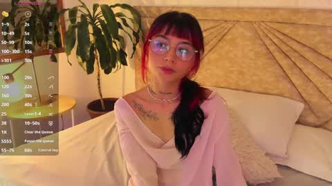 Snapshot of emmaduff_ chatting on 24, 4, 2026 online show from 24, 4, 2026