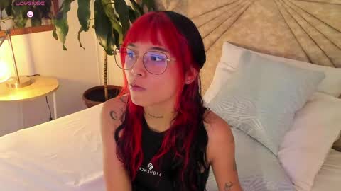 Snapshot of emmaduff_ chatting on 29, 4, 2026 online show from 29, 4, 2026