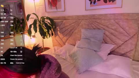 Snapshot of emmaduff_ chatting on 10, 5, 2026 online show from 10, 5, 2026