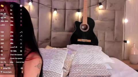 Snapshot of emmaduff_ chatting on 3, 6, 2026 online show from 3, 6, 2026